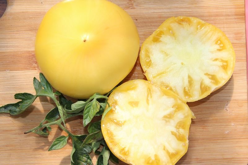 Flesh tomato „Giant White Beefsteak“