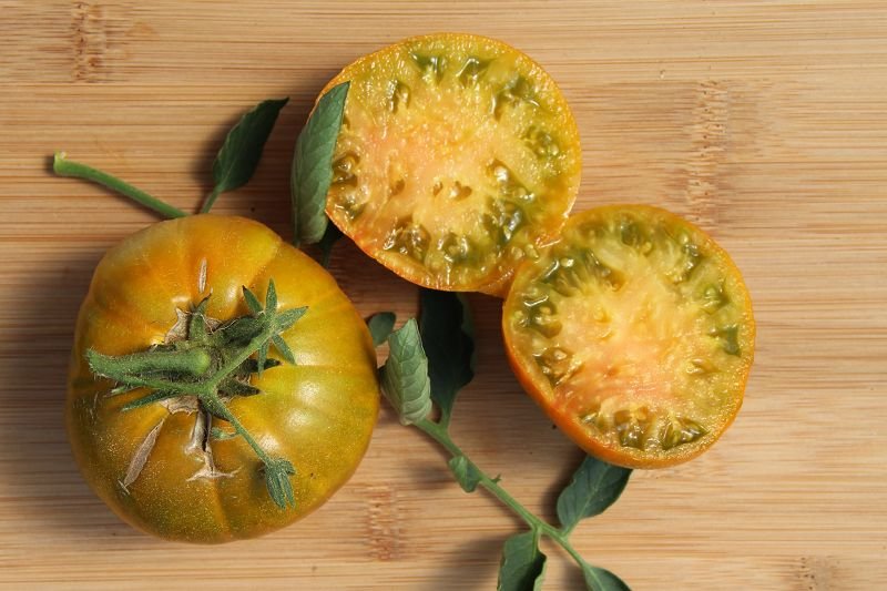 Beefsteak tomato “Malachite green casket “